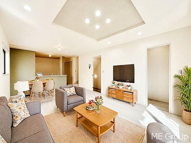 プライバシーも守れる2階リビングは明るく開放感たっぷり ※家具はCGです