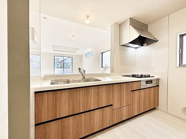 料理をしながらご家族との会話を楽しめる対面カウンターキッチン