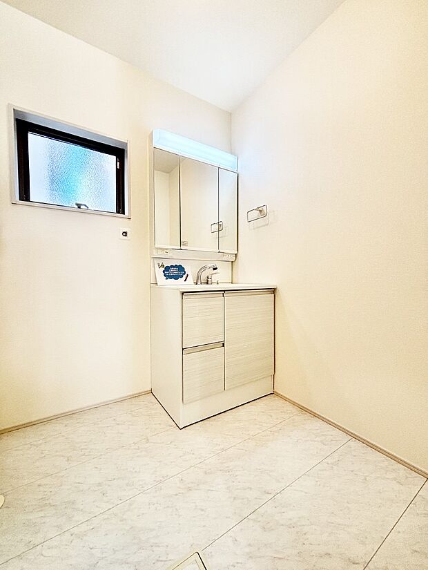 収納力と機能性に優れた洗面化粧台