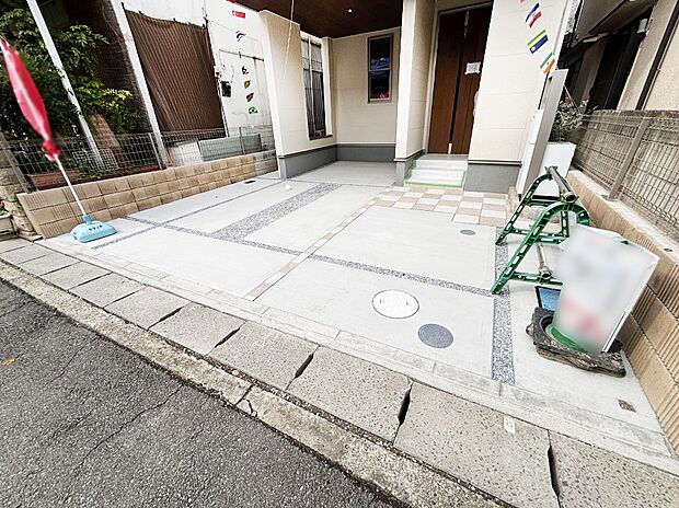 駐車2台可能!急なお客様の駐車に。また、ご家族の自転車スペースとしても大活躍。