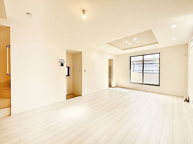 家族の笑顔が自然と生まれてくる、そんな雰囲気のダイニングに仕上がっています。