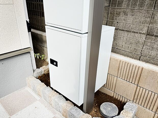 宅配ボックスがあると時間を気にせず宅配物をいつでも安全に受け取れますね。