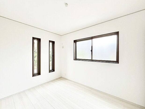 窓からのやさしい光が心地よいプライベートルーム