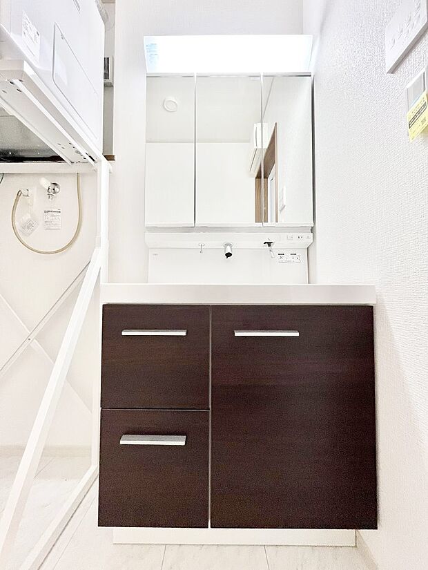 収納力と機能性に優れた洗面化粧台