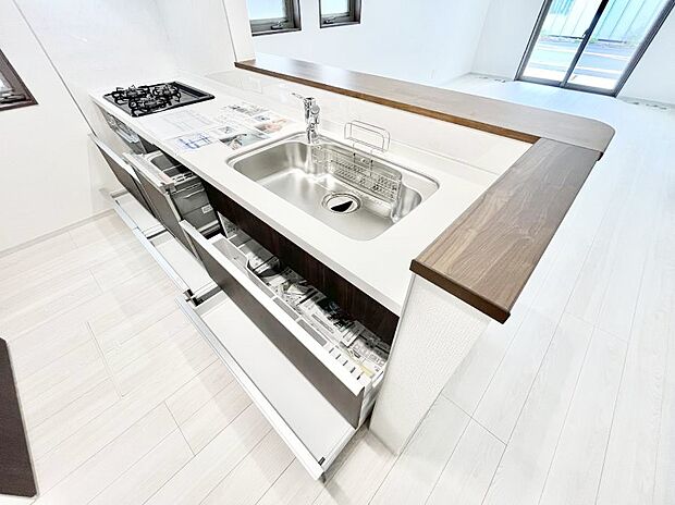 使いやすさを優先したスライド式収納タイプ!