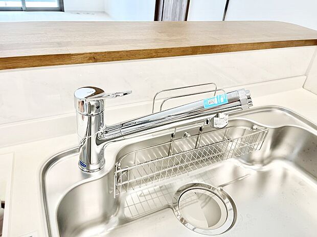 いつでも清潔なおいしいお水を。一つの水栓で水道水と浄水を使い分け。