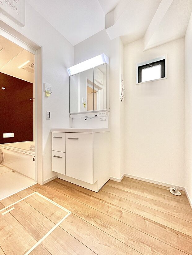 身支度もスムーズにおこなえる脱衣場。