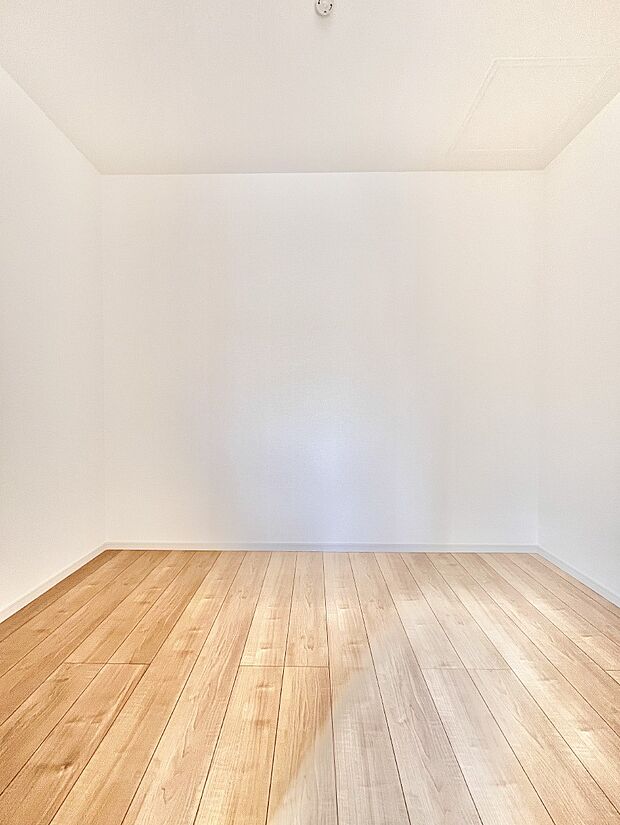 ウォークインクローゼット付きで生活空間を広く利用できます。