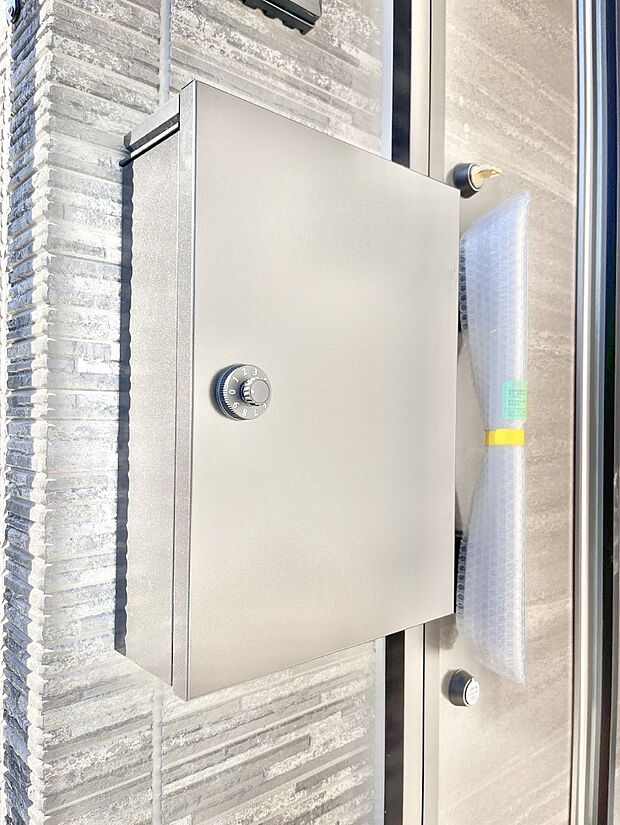 シンプルデザインのポスト。