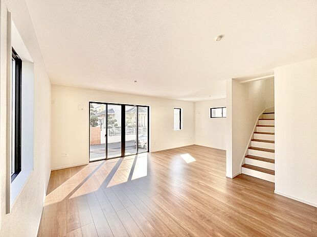 家族団らんの時間も増えそうなくつろぎのリビングダイニング。