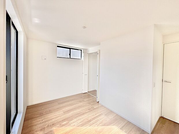 使いやすい形でベットや家具の置き方にも困ることもありません。