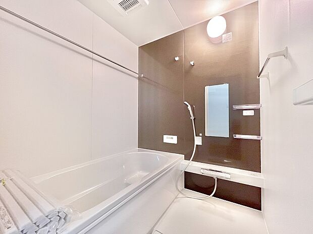 落ち着いた雰囲気でゆっくりお寛ぎいただけるバスルーム