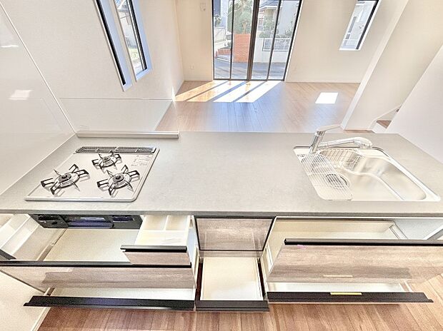 使いやすさを優先したスライド式収納タイプ!