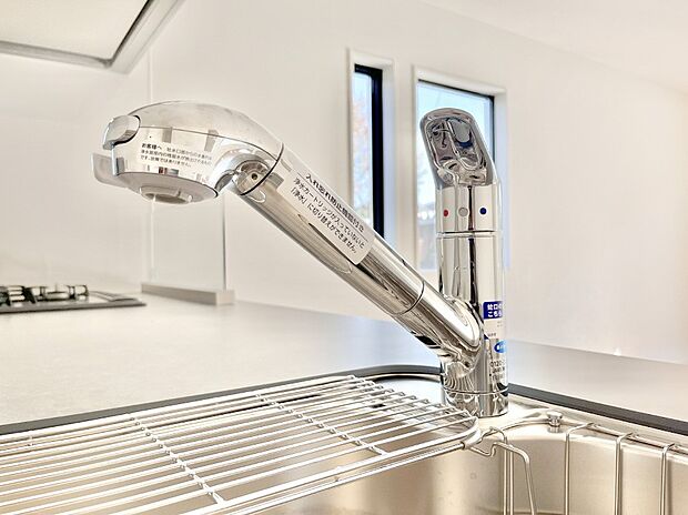 いつでも清潔なおいしいお水を。一つの水栓で水道水と浄水を使い分け。