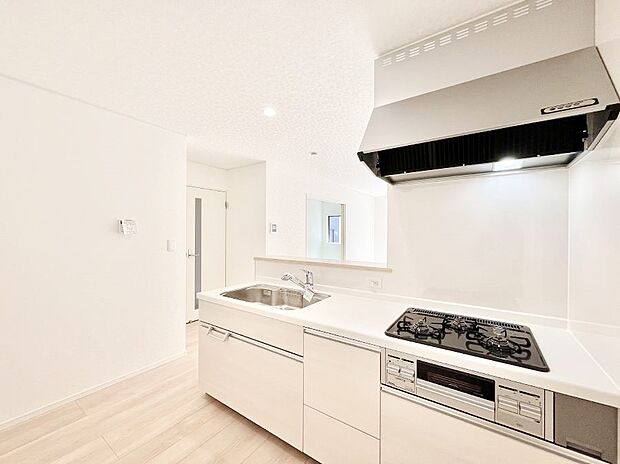 料理をしながらご家族との会話を楽しめる対面カウンターキッチン    