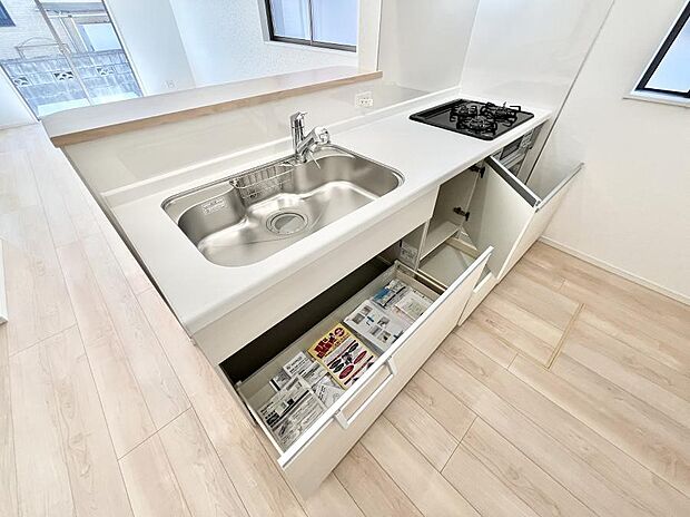 使いやすさを優先したスライド式収納タイプ！