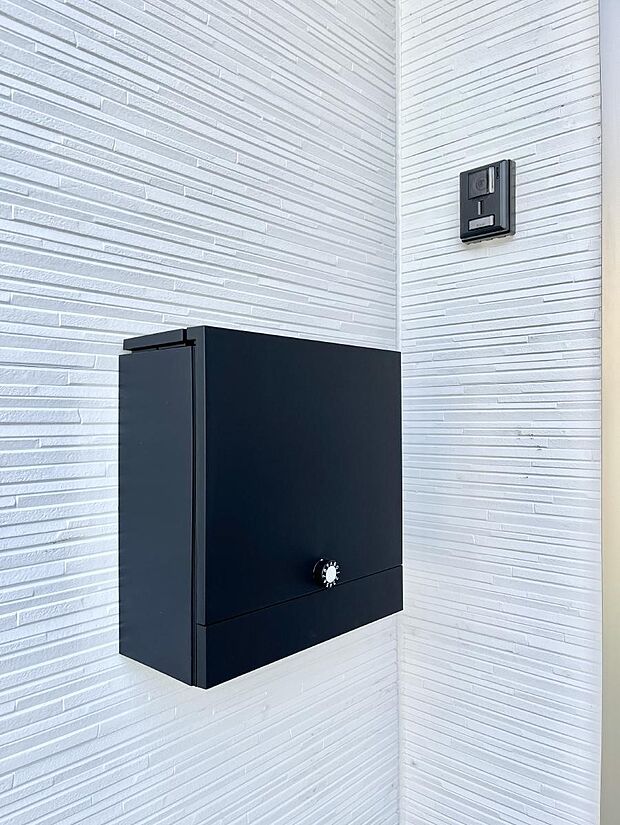 シンプルデザインのポスト。  