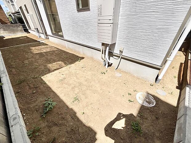 ガーデニングや家庭菜園も楽しめるお庭付き。  