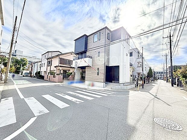 角地なので日当たりも良く、お家が堂々として見えます。