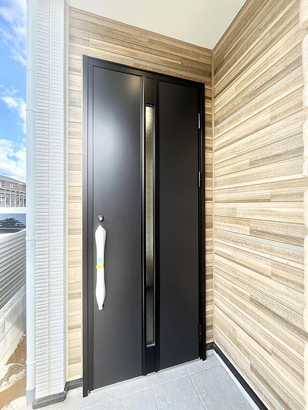 住まいの顔を演出する、玄関ドア。 