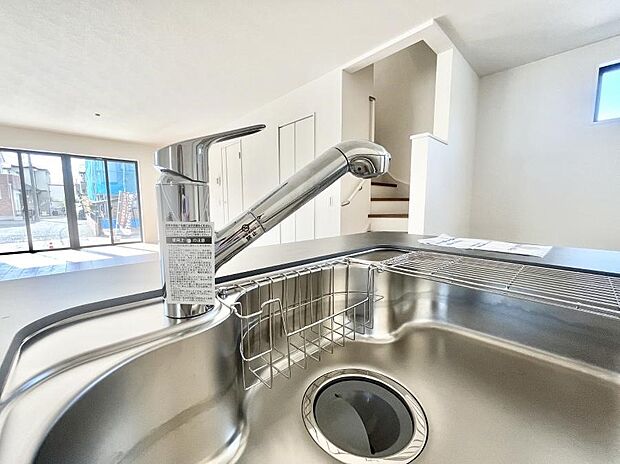 いつでも清潔なおいしいお水を。一つの水栓で水道水と浄水を使い分け。