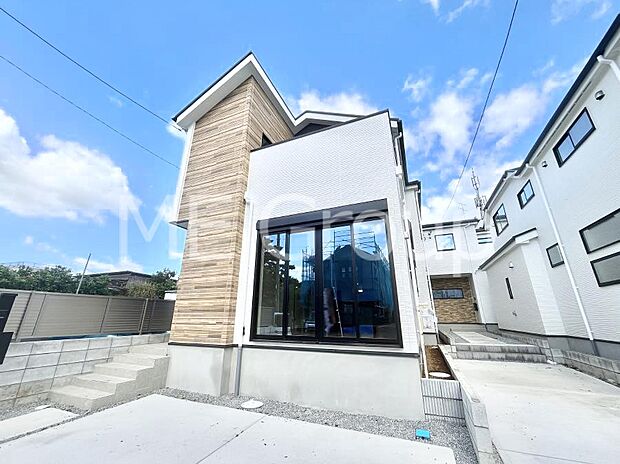 たっぷりの陽光と開放感に包まれる明るい住まい  