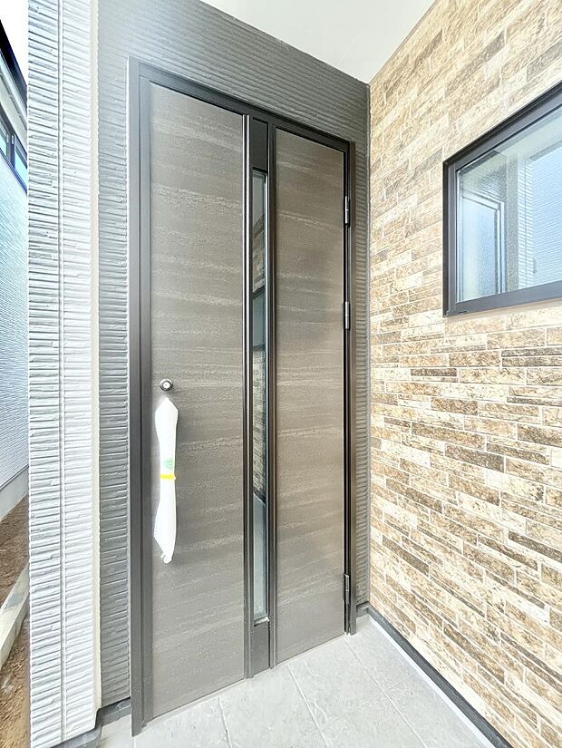 大切な家族、来客を出迎える玄関。