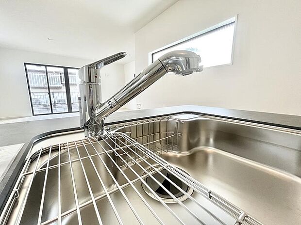 いつでも清潔なおいしいお水を。一つの水栓で水道水と浄水を使い分け。