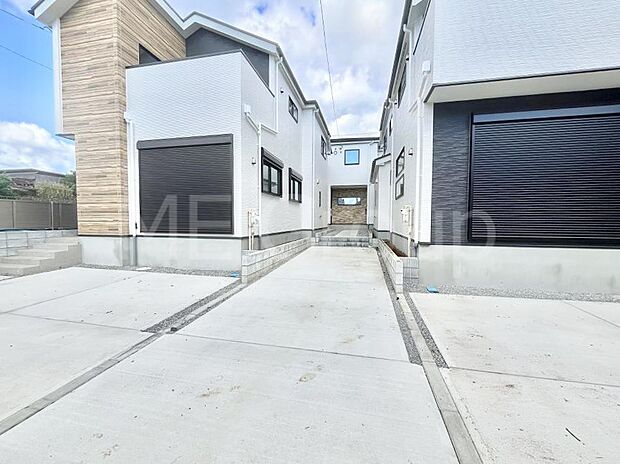 奥まった地形は、車道に面しておらず、静かでプライベート感を味わえる立地です。 