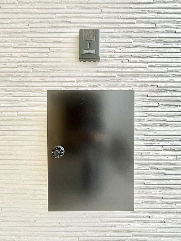 シンプルデザインのポスト。