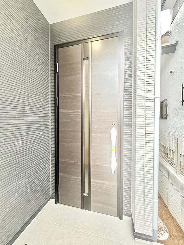 住まいの顔を演出する、玄関ドア。 