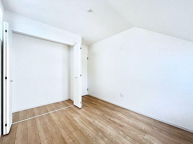 子供部屋にもおすすめな収納スペースたっぷりの居室