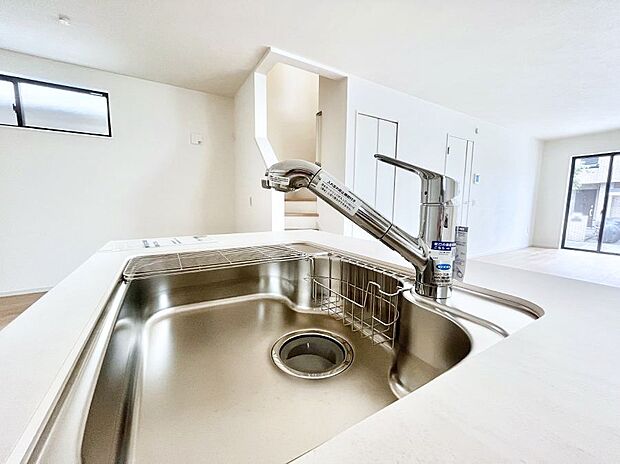 いつでも清潔なおいしいお水を。一つの水栓で水道水と浄水を使い分け。