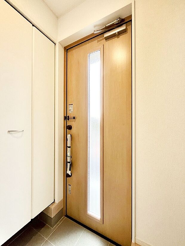 明るい玄関はお客様をお出迎えするのにぴったりです!