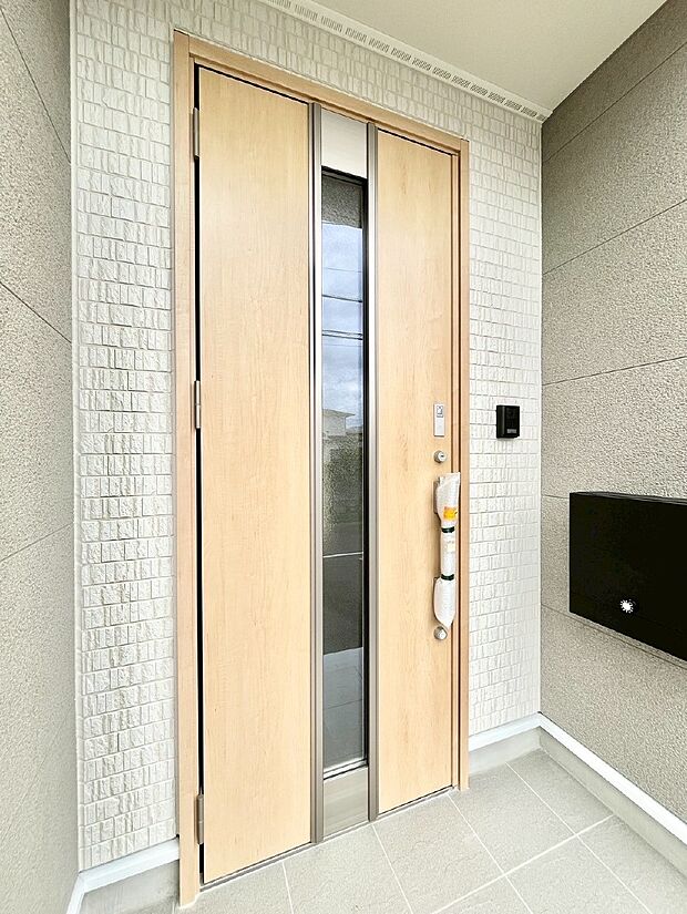 大切な家族、来客を出迎える玄関。