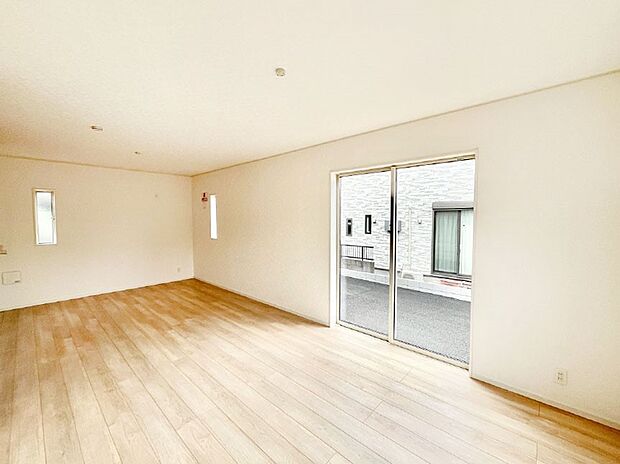 家族の笑顔が自然と生まれてくる、そんな雰囲気のダイニングに仕上がっています。