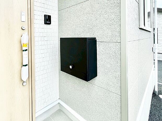 シンプルデザインのポスト。