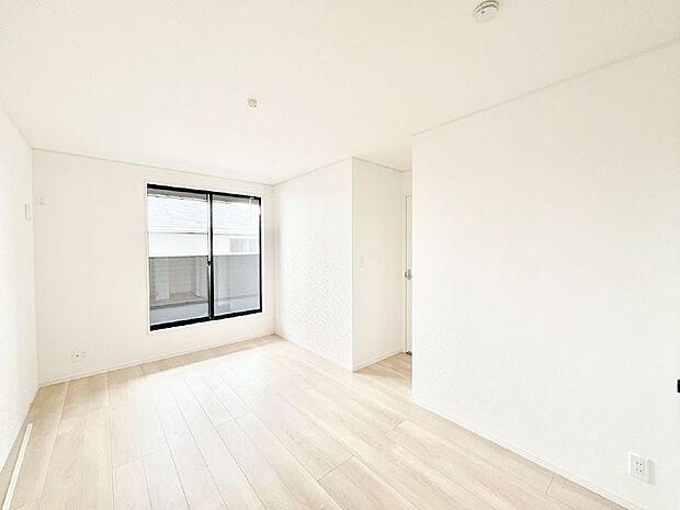 明るいバルコニーサイドに洋室を設置。目覚めの良い寝室に。