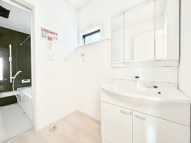 広々とゆとりのあるランドリースペース。