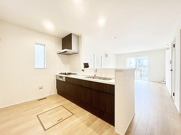 料理をしながらご家族との会話を楽しめる対面カウンターキッチン