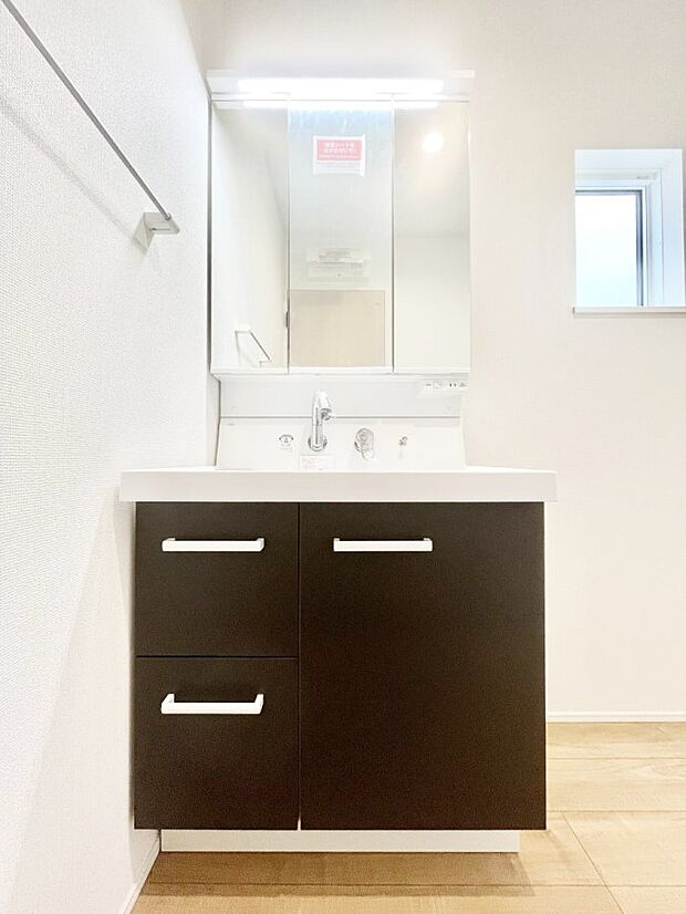 収納力と機能性に優れた洗面化粧台