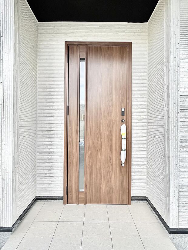 大切な家族、来客を出迎える玄関。