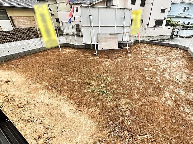 お子さまの遊び場や奥さまのガーデニングなど用途多彩な庭スペース!