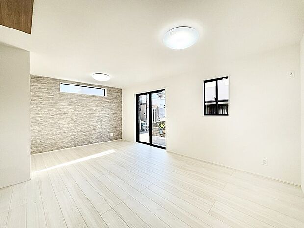 家族の笑顔が自然と生まれてくる、そんな雰囲気のダイニングに仕上がっています