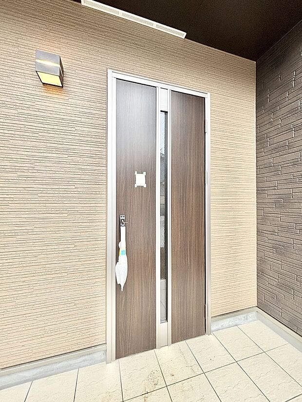 大切な家族、来客を出迎える玄関。