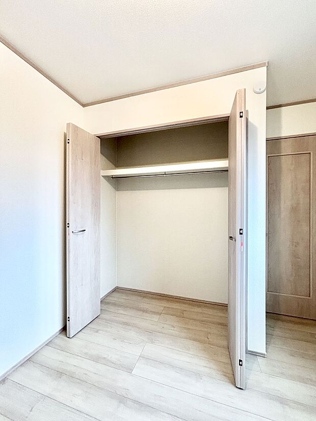 たっぷりの収納スペースで快適に暮らせそう 
