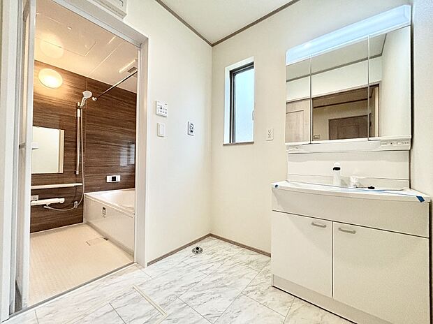 清潔感のある快適空間です。毎日の身支度も気持ち良くお使い頂けます。 