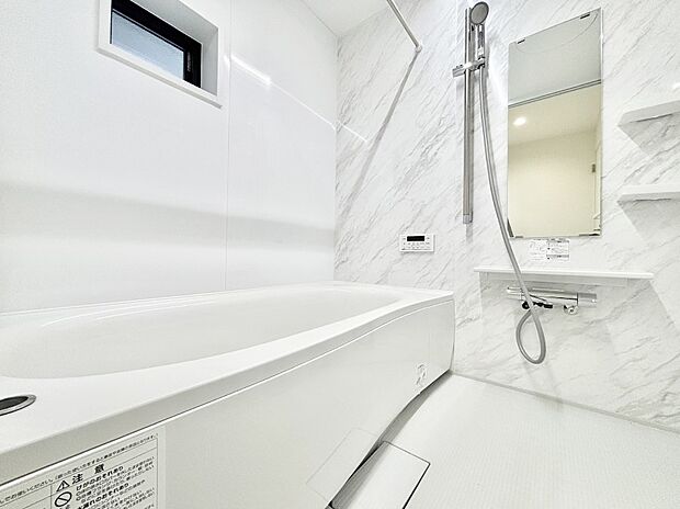 落ち着いた雰囲気でゆっくりお寛ぎいただけるバスルーム 