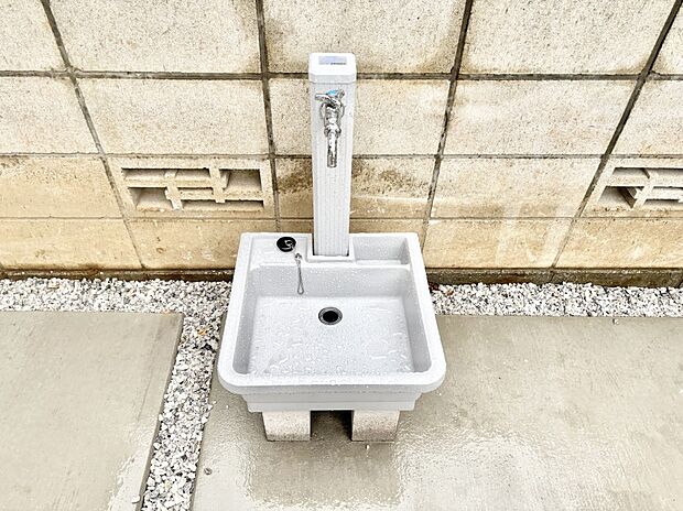 ガーデニングやお掃除に便利な外水栓   