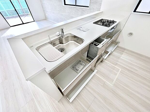 使いやすさを優先したスライド式収納タイプ!